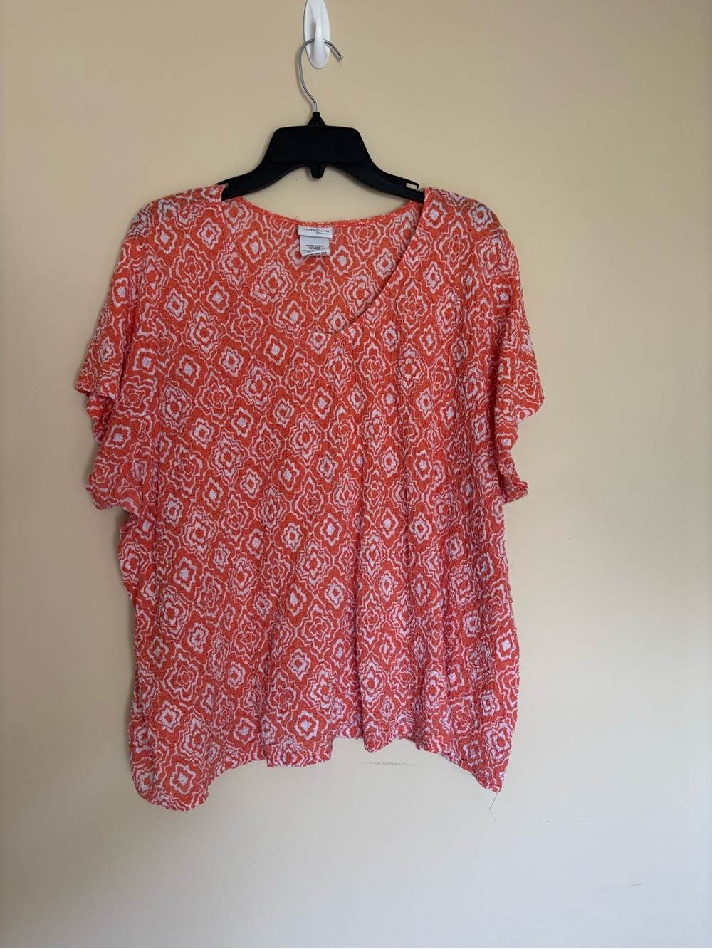 Jaclyn Smith Coral & White Printed V-Neck Tunic